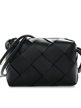 Bottega Veneta Lambskin Maxi Intrecciato Small Cassette Camera Bag Black